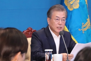 문 대통령 “정치권 과거에 머물러…막말 정치 희망 못 준다” 작심 비판