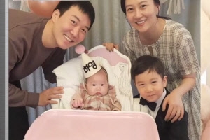 장윤정 딸 공개, 아빠 붕어빵 외모에 “도경완이 세 명”