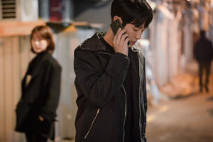 ‘봄밤’ 정해인 한지민 스틸 공개 ‘애틋한 투샷’