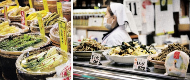 니시키 시장 한켠에서 판매되고 있는 채소 요리들(오른쪽 사진). 기후가 온화해 채소가 잘 자라기로 유명한 교토의 야채는 일본에서도 품질 좋기로 유명하다. 교토에서 생산된 채소를 ‘교 야사이´라고 따로 부르기도 한다. 교토 니시키 시장에서 판매되고 있는 채소절임 쓰케모노(왼쪽 사진).