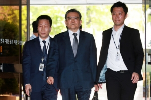 [포토] 구속기로 놓인 김학의 ‘굳은 표정’