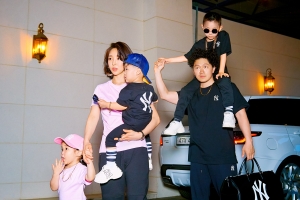 양동근, 미모 아내+삼남매와 바캉스 포착 “스웨그~”
