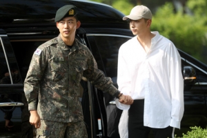 2PM 황찬성 아빠됐다…40세 부인 딸 출산