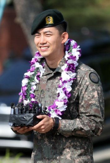 이제 민간인 옥택연
