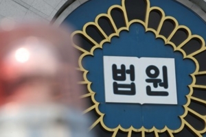 “스테이플러로 입 찍어줄까” 학생들에 폭언한 초등교사 유죄