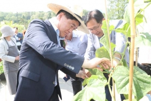‘도시농업박람회’ 둘러보는 박준희 관악구청장