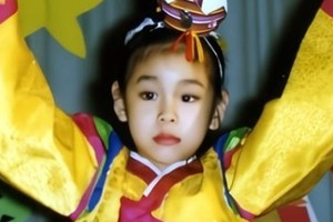 김연아, 어린시절 부채춤 사진 공개 “더 선명해진 미모”