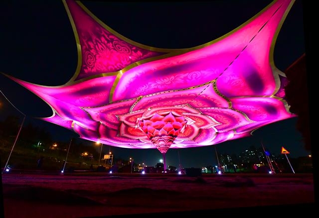 지름 35m, 높이 8m로 국내 최대 규모의 인공 장미 아트 그늘막.  중랑구 제공 지름 35m, 높이 8m로 국내 최대 규모의 인공 장미 아트 그늘막.  중랑구 제공