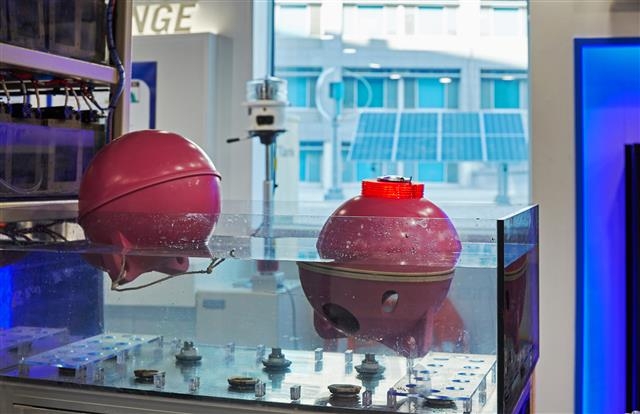 해수전지를 이용해 제작한 부이.  UNIST 제공