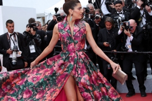 [포토] 블랑카 블랑코, 과감하게 들어올린 치맛자락