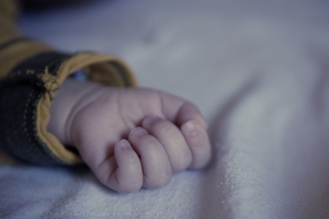 ‘공중 던지기’로 2살 아들 잃은 유족 “항소해 달라” 분노한 이유