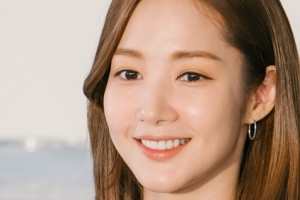 박민영, 7주 연속 여배우 화제성 1위 “독보적 로코 퀸”