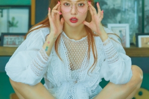 “치명적” 현아, 유니크 패션으로 독보적 분위기 [화보]