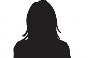 퇴근 인파 몰린 쇼핑몰 앞 나체 활보 여성 체포