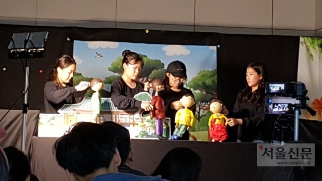 부천 달달한 꿈의학교가 지난해 9월 27일 부천 소새울역에서 연극수업을 했다. 부천시교육청 제공