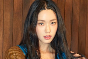 설현 화보 공개…’독보적 분위기 여신’