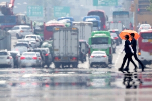 5월 마지막 주말도 낮 최고 35도 무더운 날씨…강원 동해안은 열대야까지