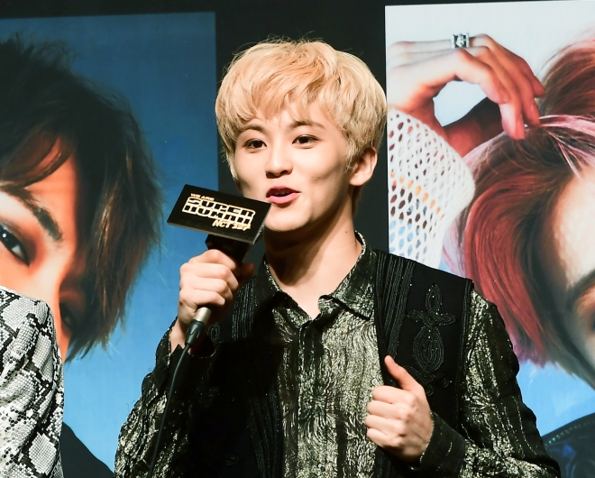 NCT 127 마크.