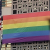 주한 미 대사관에 ‘무지개 깃발’ 왜?…“성 소수자 인권 지지 뜻”