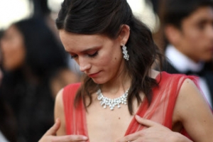 [포토] ‘너무 위험해’ 아찔한 의상에 걱정 가득