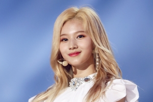 트와이스 사나, ‘日연호 발언 논란’ 심경 고백 “앞을 보는 것도 두려웠다”