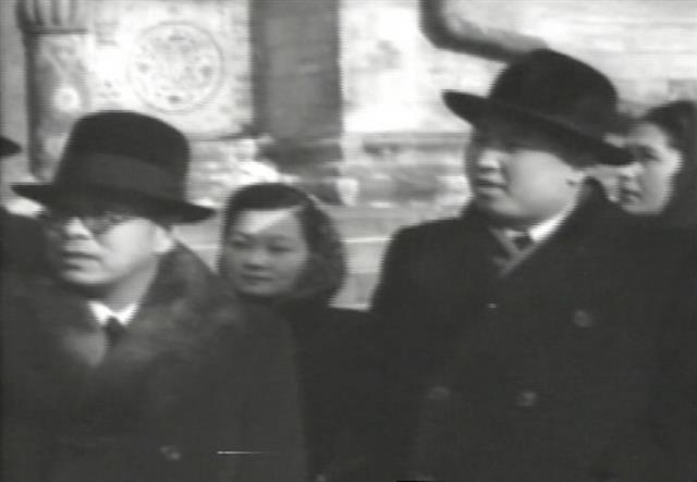 러시아 소장 북한 영상기록물에 나오는 1949년 3월 김일성의 러시아 방문 모습. 김일성과 함께 방문했던 박헌영(왼쪽)의 모습이 딸 박비비안나(가운데)와 함께 보인다.