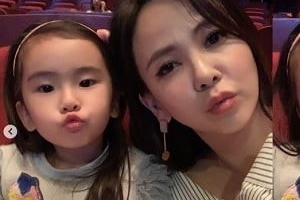 김지우, 딸과 이렇게 닮기도 어려울 듯 ‘엄마 붕어빵’