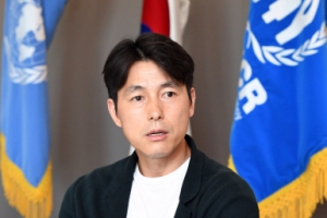 ‘난민 소신 발언’ 정우성 “배우이기 앞서 시민…악플도 존중”