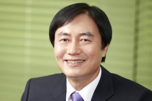 ‘성접대 의혹’ 최상주 아시아경제 회장 사임… KBS “여성 만날 때 약물 준비도”