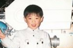 [EN스타] 박지훈 생일에 공개된 과거 사진 보니 ‘귀요미 윙깅이’