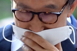 이명박 폐렴 진단…2일 퇴원 예정