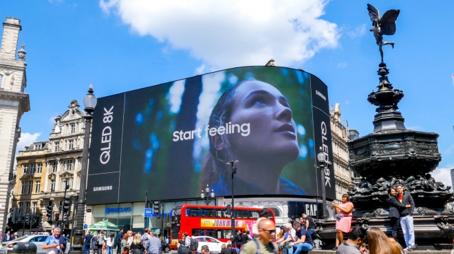 영국 런던 피카딜리 서커스 전광판에서 상영되는 삼성 QLED 8K TV 광고. 삼성전자 제공