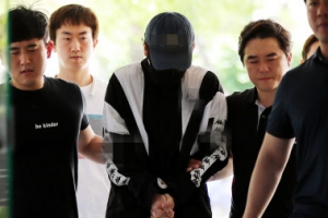 [속보] ‘신림동 강간미수’ 30대 영장심사 출석 “죄송합니다”