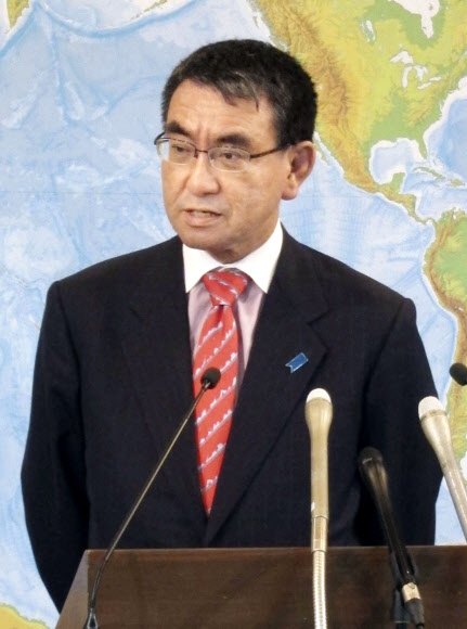 고노 다로 일본 외무상이 지난해 도쿄 외무성에서 기자회견을 열고 기자들의 질문에 답하고 있다. 2019.05.31 연합뉴스