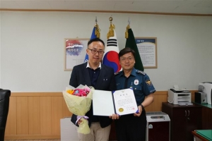 “고무덮개를 방패 삼아 식칼 막아” 흉기난동 제압한 시민