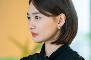 ‘보좌관’ 신민아, 여성정치인으로 완벽 변신 ‘단호한 눈빛’