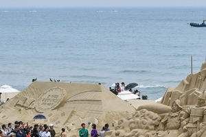 해운대모래축제...9일 모래성 부수기 이벤트