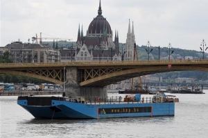 하류 55㎞서, 선체 유리문서 2구 수습…완전 인양 때까지 수중수색