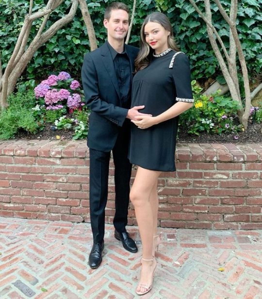 ‘셋째 임신’ 미란다 커, 남편 스냅챗 대표 에반 스피겔