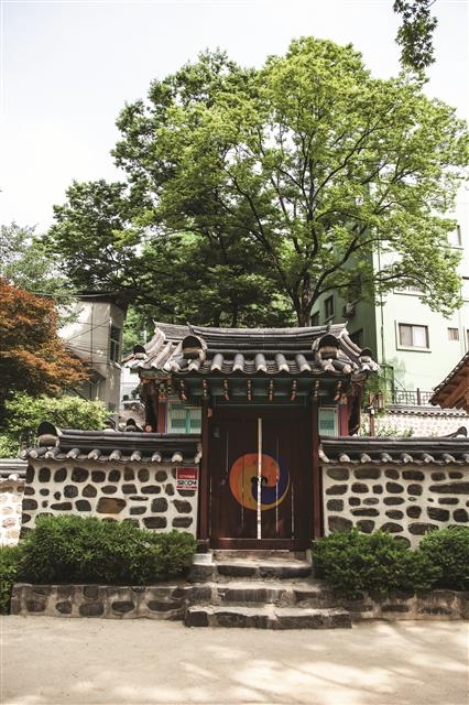 고려 공민왕 사당은 광흥창 터와 동일한 곳에 있다. 본래 광흥창에 사당이 부설됐는데 지금은 광흥창은 사라지고 사당만 남았다.