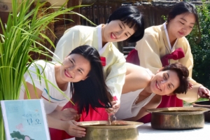 내일 단오… “창포물에 머리 감아요”