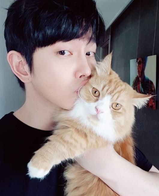 윤균상  