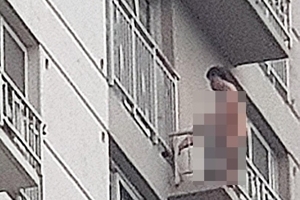 ‘횡설수설’ 50대 남성 아파트 12층서 알몸 투신 소동