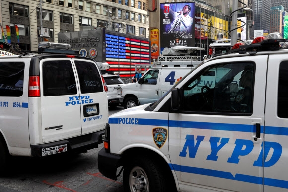 뉴욕 타임스스퀘어 수류탄 테러 모의 혐의로 남성 체포