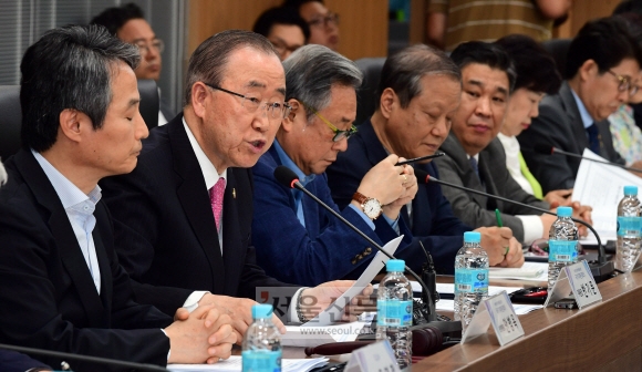 국가기후환경회의서 인사말하는 반기문 위원장