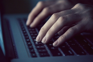 “정준영 몰카에 여자 아이돌 나온다” 일베 덜미