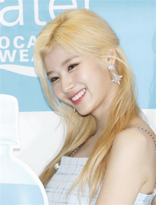 트와이스 사나, 애교장인