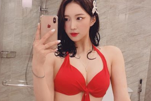 [포토] ‘프로듀스48’ 김현아, 볼륨감 넘치는 비키니 보디라인