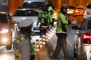 음주단속 걸리자 도망한 40대, 가드레일 들이받고 숨져