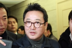 이웅열 前 코오롱 회장 출국금지…‘인보사 의혹’ 소환 초읽기